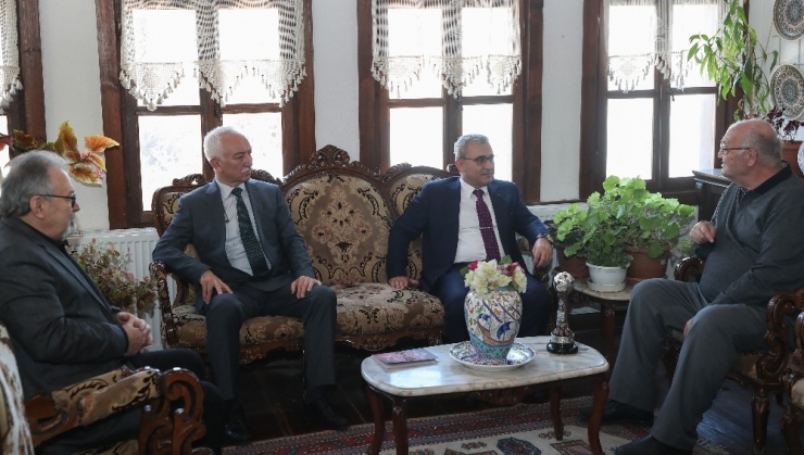 Sanatçı Üstünkaya’ya Tebrik Ziyareti