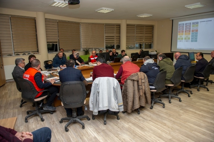 Başkale’deki Mahallelerde Devlet Tüm İmkanlarını Seferber