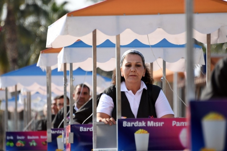 Mersin Sahilindeki Seyyar Satıcılara Tek Tip Kıyafet