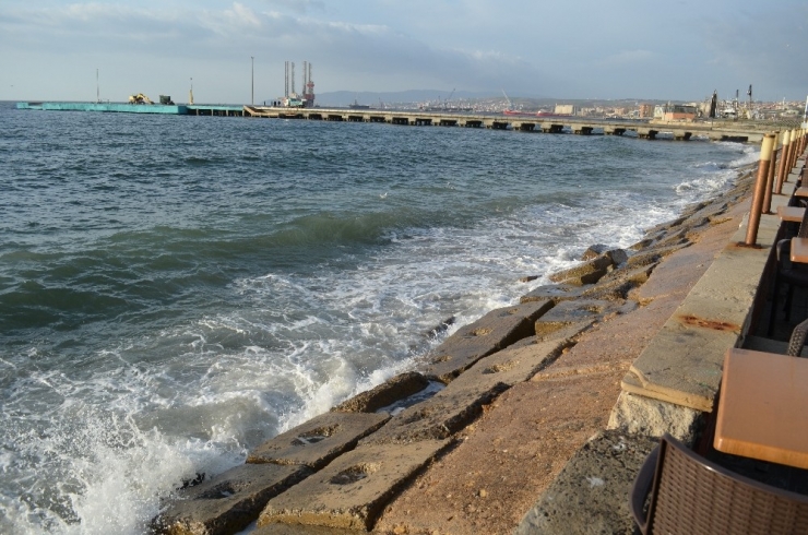 Marmara’da Lodos Deniz Ulaşımını Olumsuz Etkiliyor