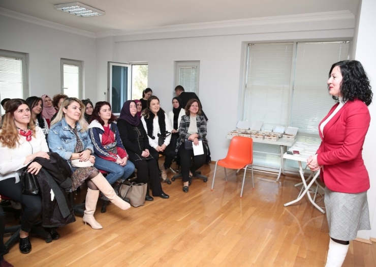 Nilüferli Kadınlar İngilizce Öğreniyor