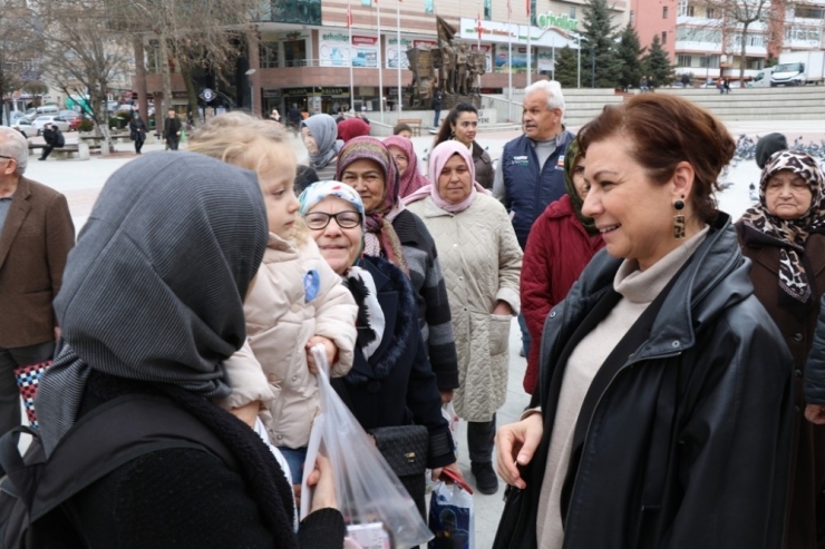 Başkan Köse, Vatandaşlara Kandil Simidi İkram Etti
