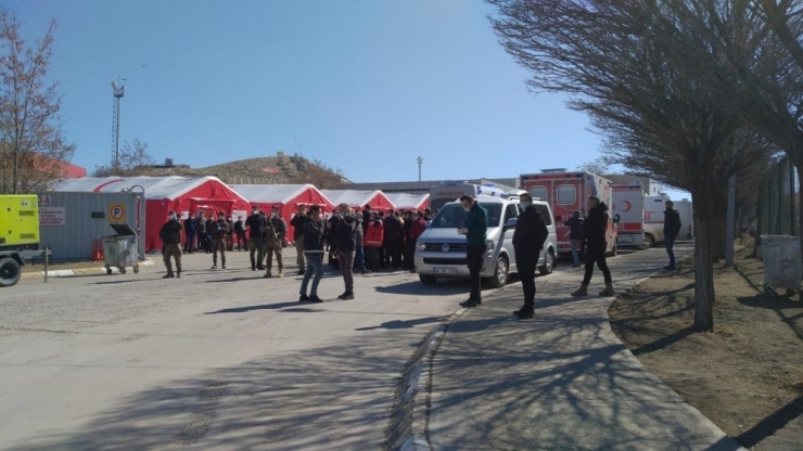 Sınıra Giden Gazetecilerden Korona Önlemi