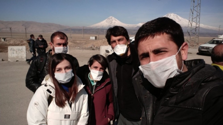 Sınıra Giden Gazetecilerden Korona Önlemi