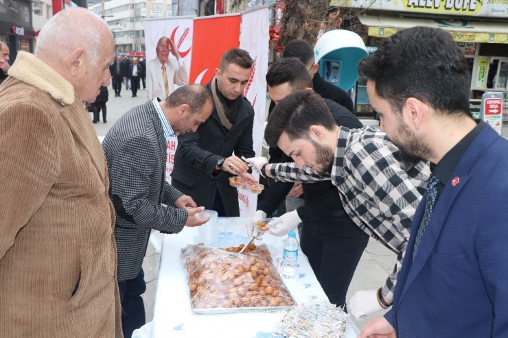 Karabük’te Necmettin Erbakan’ın Ölüm Yılı Dolayısıyla Lokma Dağıtıldı