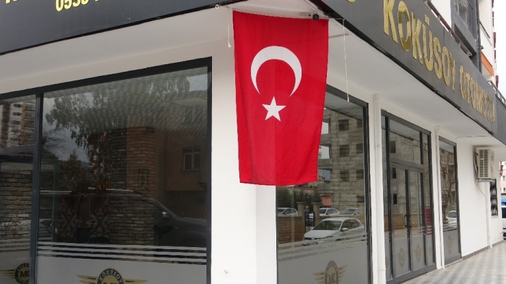 Kozan’da Bayraklar Şehitler İçin Dalgalanıyor