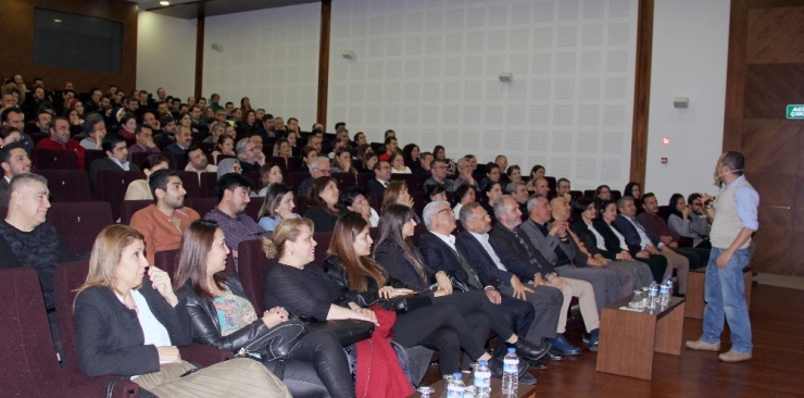 Yazar İzgören: "İnsanlar Öğrenmeyi Bıraktığı Gün Yaşlanır"