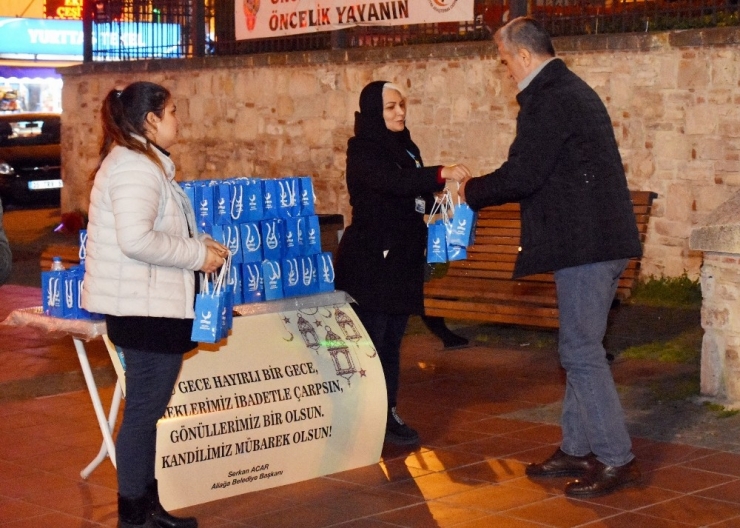 Aliağa Belediyesinden Kandil Simidi İkramı