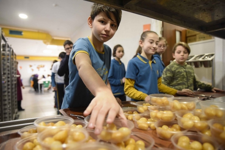 Altınküre Okulları Kandil Lokması Dağıttı