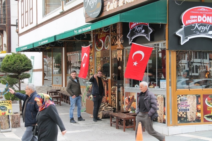 Amasya’da İş Yerleri Ve Caddeler Türk Bayraklarıyla Donatıldı