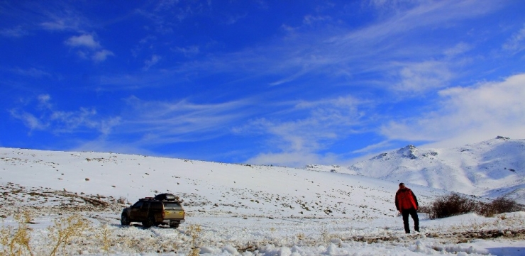 Kışın Keyfini 4x4 Araçlarla Safari Yaparak Çıkartıyorlar