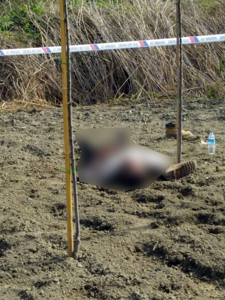 Eşi İle İlişkisi Olduğunu Düşündüğü İçin Öldürmüş