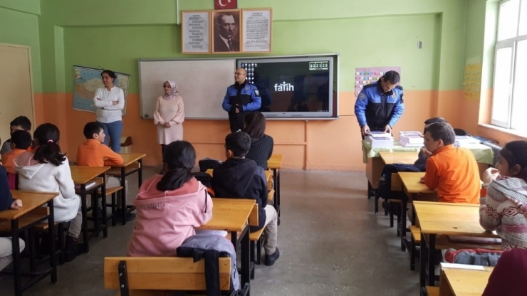 Hakkari Emniyeti Gençlere Polislik Mesleğini Tanıttı