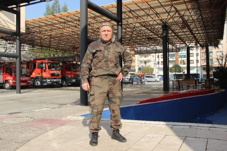 İtfaiye Üniformasını Çıkarıp Kamuflajını Giydi