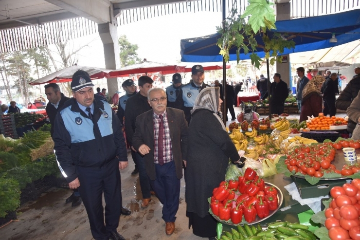 İzmit Belediyesi Pazar Yerlerini Denetledi