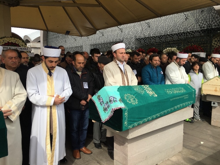 Kadıköy’de Hatlı Minibüsün Çarptığı Yaşlı Kadın Toprağa Verildi