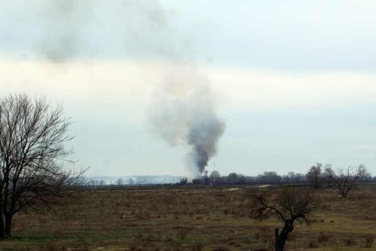 Mültecilerin Akın Ettiği Yunanistan Sınırında Esrarengiz Yangın
