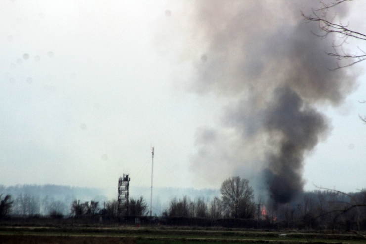 Mültecilerin Akın Ettiği Yunanistan Sınırında Esrarengiz Yangın