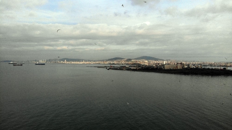 Tuzla Açıklarında Gemi Kazasında Yan Yatan Gemi Havadan Görüntülendi