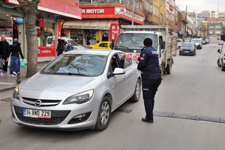 Şehitkamil’de Türk Bayrağı Dağıtıldı