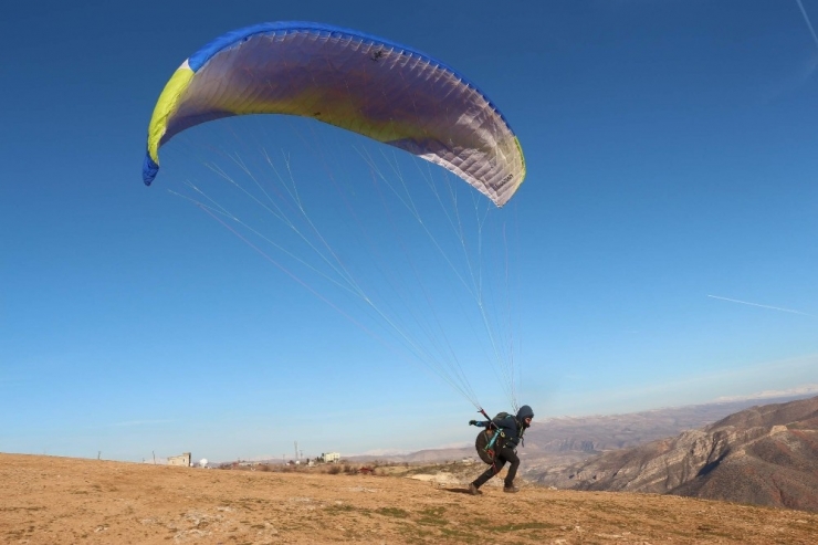 Siirt’te Yamaç Paraşütüne İlgi Giderek Artıyor