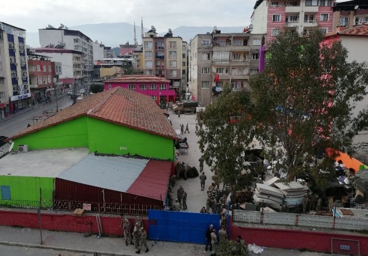 Sınıra Askeri Sevkiyat