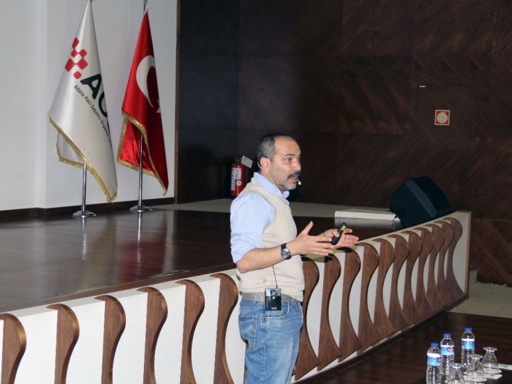 Yazar İzgören: "İnsanlar Öğrenmeyi Bıraktığı Gün Yaşlanır"