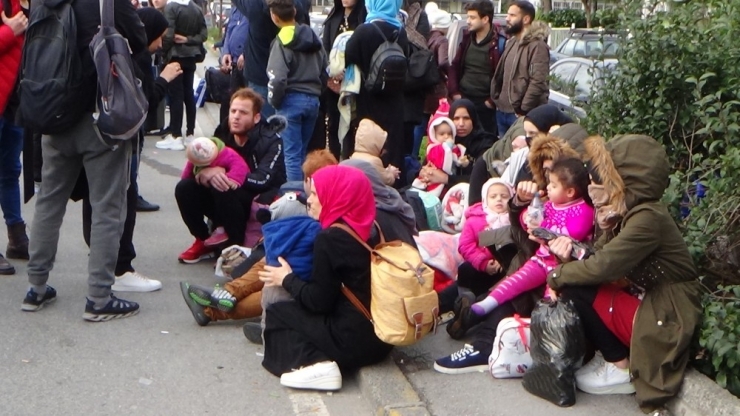 İl Göç İdaresi Önünde Mülteci Yoğunluğu