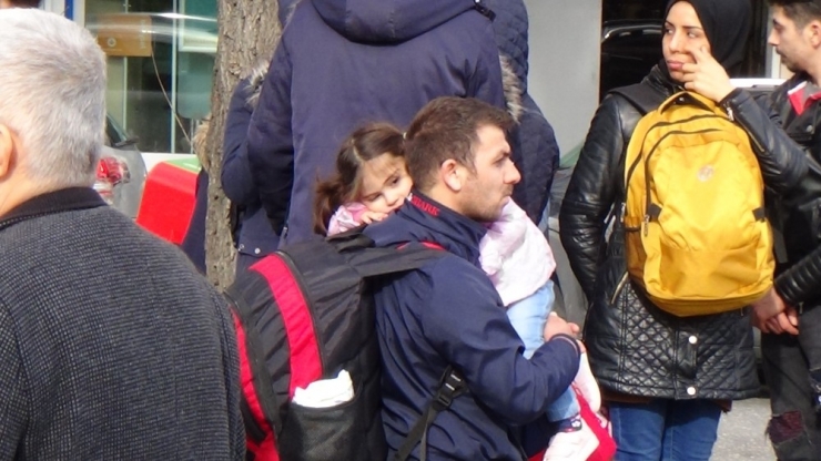 İl Göç İdaresi Önünde Mülteci Yoğunluğu