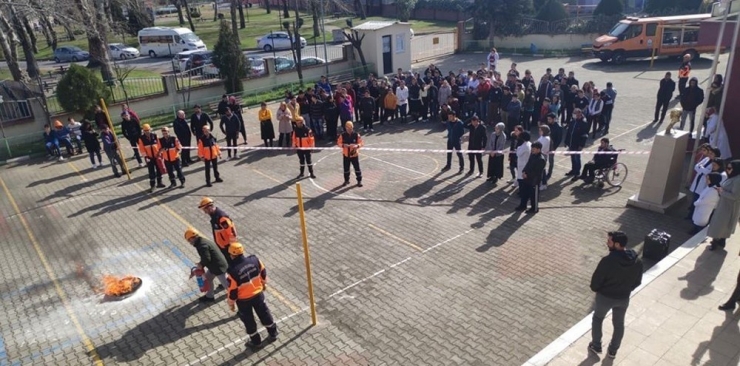 Öğretmen Ve Öğrencilere Âfet Eğitimi