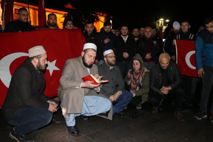 Bolu’da Vatandaşlar İdlib Şehitleri İçin Yürüyüş Düzenledi