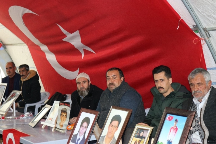 Hdp Önündeki Annelerin Evlat Nöbeti 180. Gününde