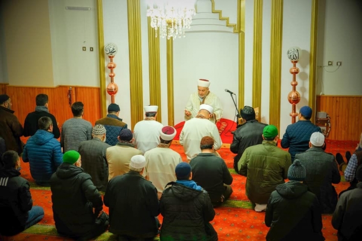 Sabah Namazında Eller Semaya Şehitler İçin Açıldı