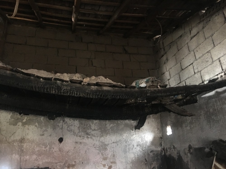 Evleri Yanan Aile Yardım Bekliyor