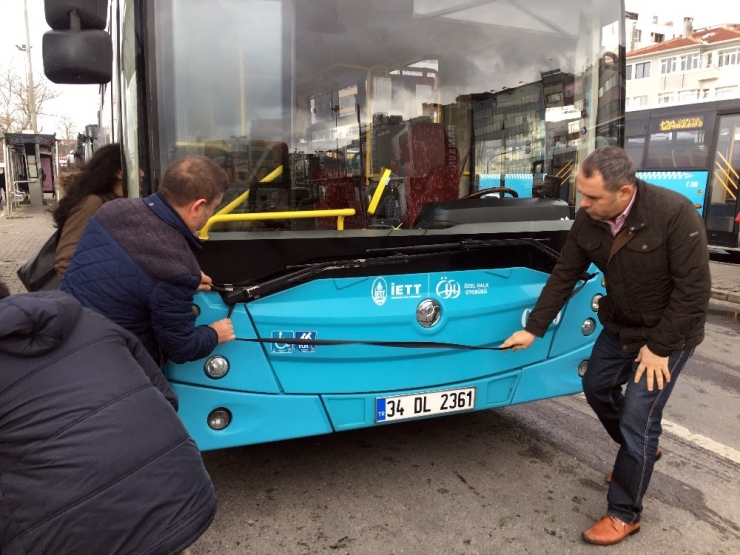 Özel Halk Otobüsü Şoförleri Araçlarına Siyah Kurdele Bağlayarak Şehitleri Andı