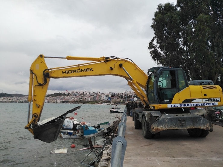 Dikili’de Fırtına Tekneleri Batırdı