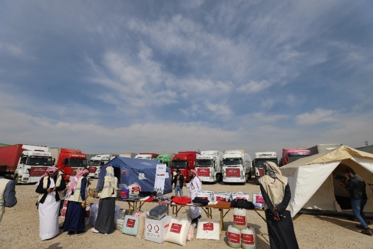 Katar’dan İdliblilere Yardım
