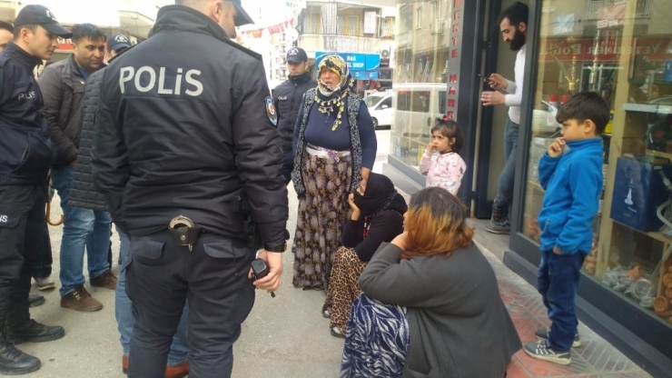 Tırnakçılık Yaparken Yakalanan Kadınlar Ortalığı Birbirine Kattı