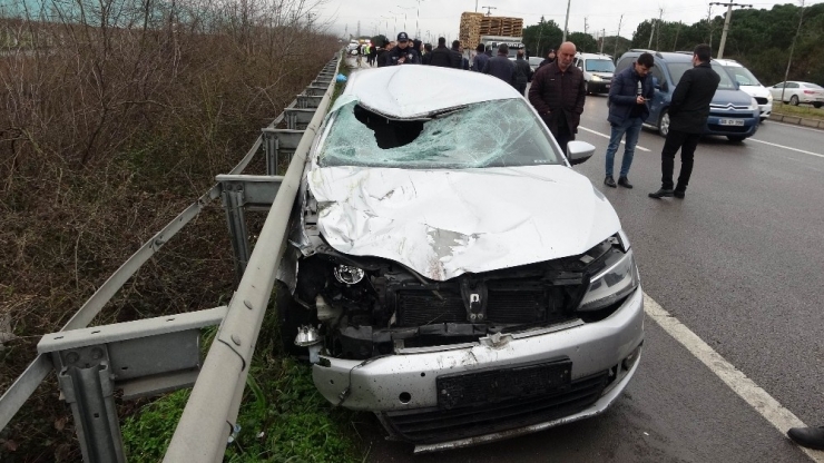 Otomobil 2 Bisikletliye Birden Çarptı: 1 Ölü, 2 Yaralı