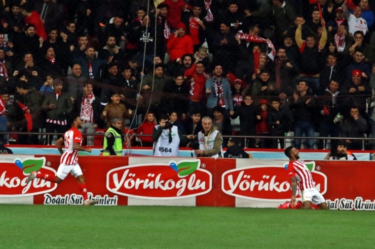 Süper Lig: Antalyaspor: 2 - Fenerbahçe: 2 (Maç Sonucu)