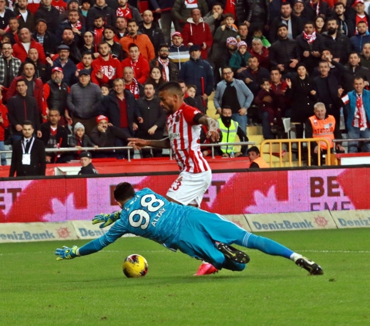 Süper Lig: Antalyaspor: 0 - Fenerbahçe: 1 (İlk Yarı)