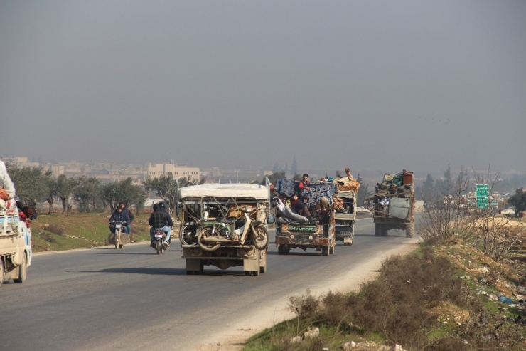 Suriyeliler, Türkiye Sınırlarına İlerliyor