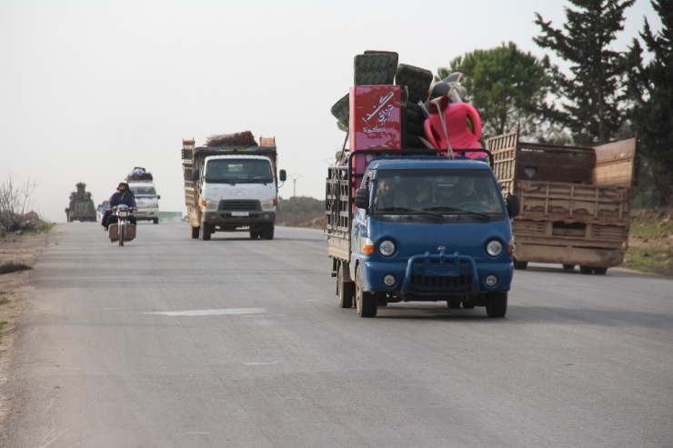 Suriyeliler, Türkiye Sınırlarına İlerliyor