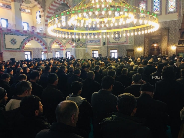 Van’da İdlib Şehitleri İçin Gıyabi Cenaze Namazı Kılındı