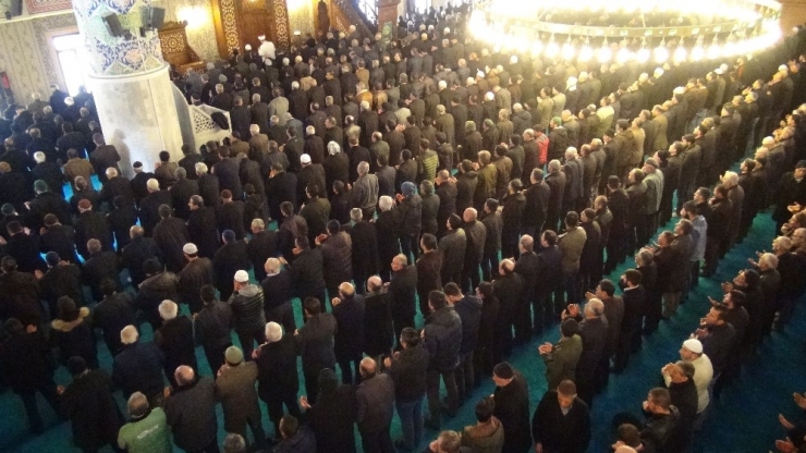 Van’da İdlib Şehitleri İçin Gıyabi Cenaze Namazı Kılındı