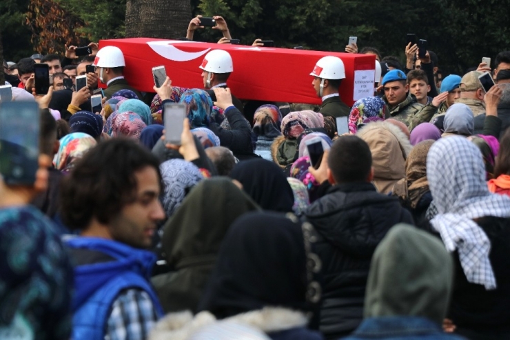 Hataylı İdlib Şehidini Binlerce Kişi Son Yolculuğuna Uğurladı