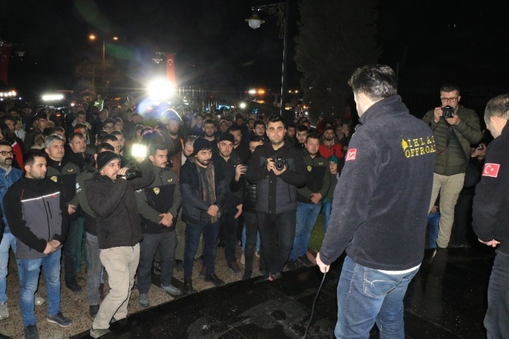 İdlib Şehitleri İçin 500 Araçlık Konvoy Yaptılar