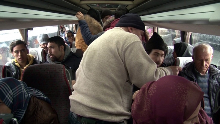 Avrupa’ya Gitmek İsteyen Mültecilerin Otogarda Oluşturduğu Yoğunluk Devam Ediyor