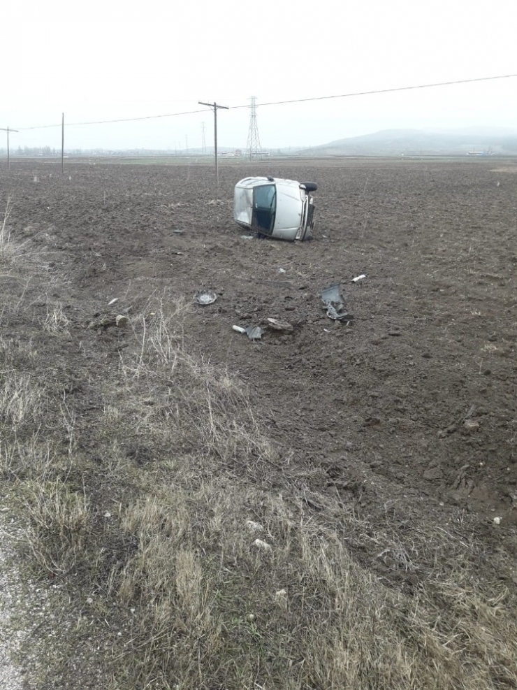 Şuhut’ta Otomobil Takla Attı: 2 Yaralı