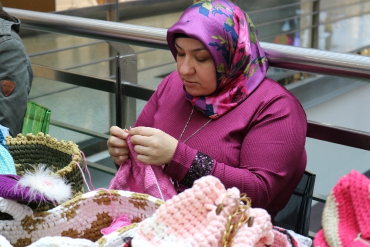 Görme Engelli Kadınlar Ördü, Vatandaşlar Aldı